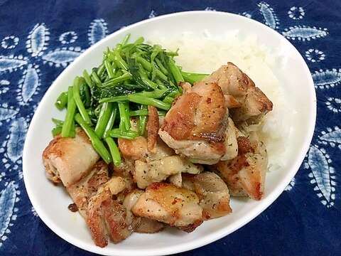 バジルチキンソテーと空芯菜炒めのワンプレートランチ